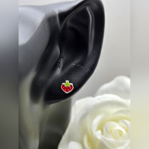 ❤️ STRAWBERRY STUD EARRINGS - Picture 3 of 4